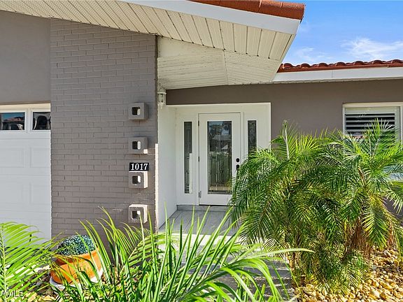 4th image of 1017 Dolphin Dr