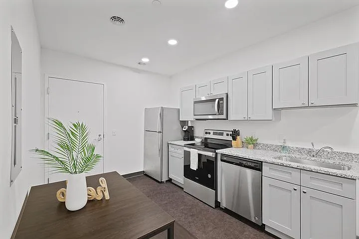 800 Penn — Photo 23