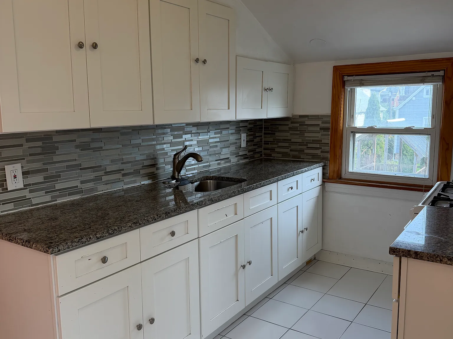 2 bed, 800 sqft, $2,000 — Photo 3