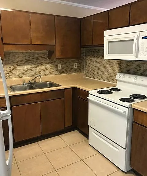 6101 Harvey St — Photo 3
