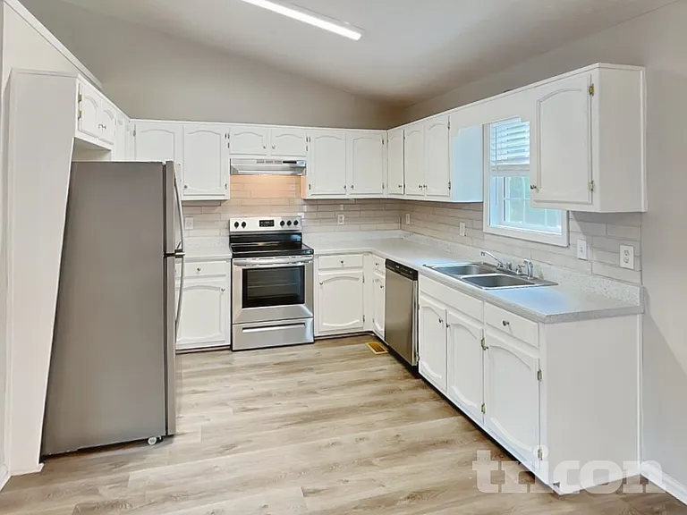 676 Eagles Nest Cir — Photo 4