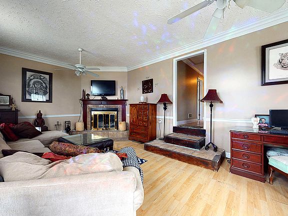4th image of 6010 Ashby Ln