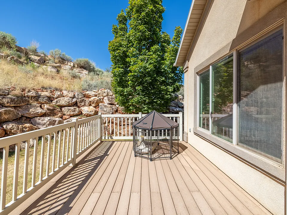 210 Edgewood Cir