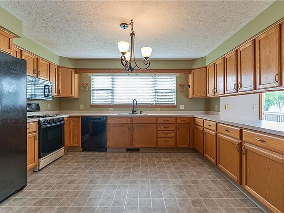 5th image of 578 Westminster Cir