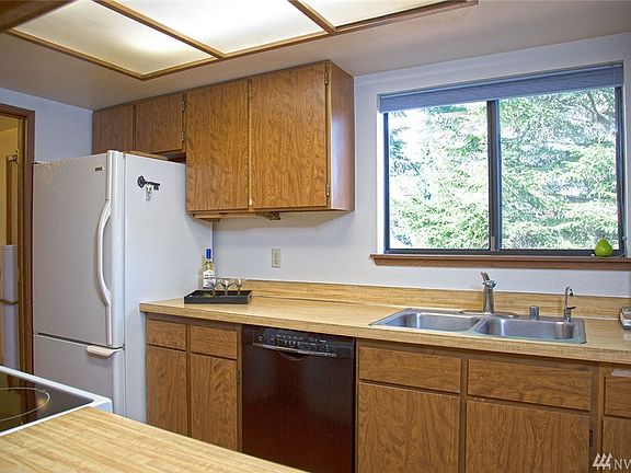 5th image of 121 Eagle Glen Ct