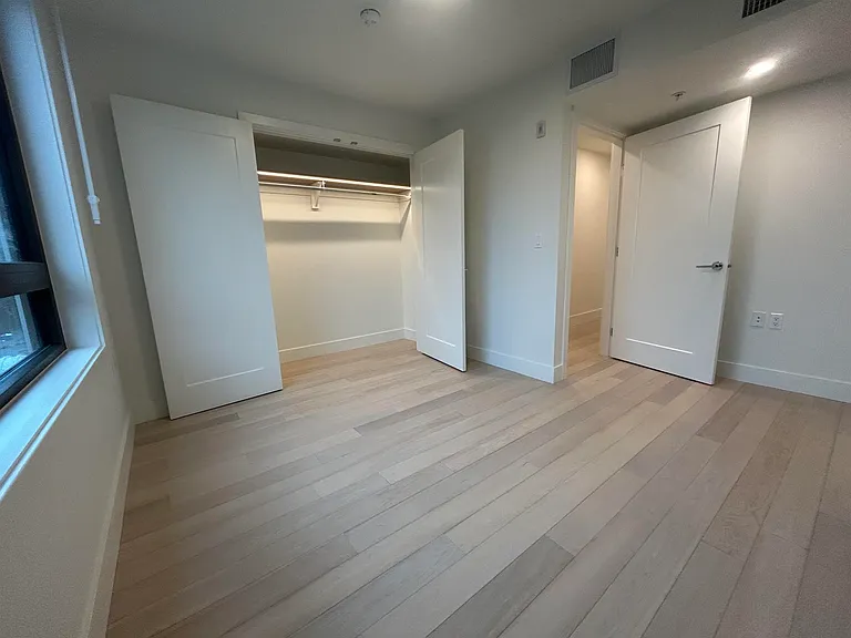 6284 Oak St — Photo 10