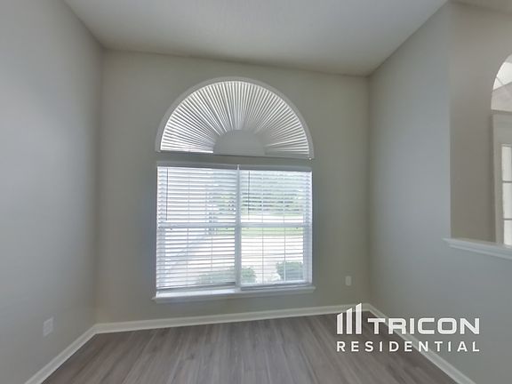 4th image of 2428 Watermill Dr
