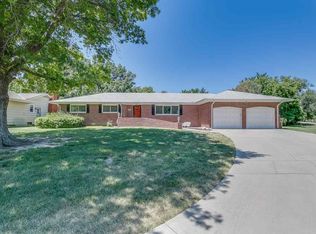 559 N Angle Ln, Andover, KS 67002