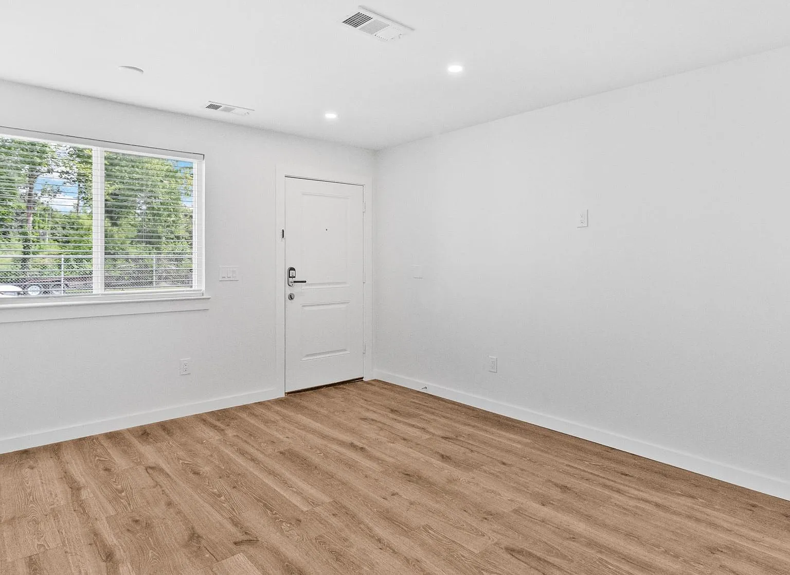 1 bed, 1.0 bath, 650 sqft, $1,250 — Photo 3