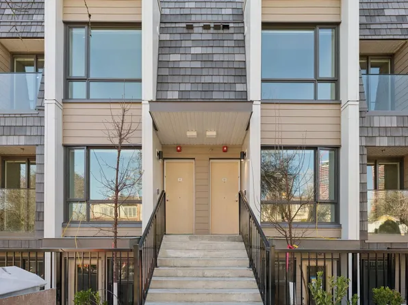 378 W 45th Ave #202, Vancouver, BC V5Y 2V8