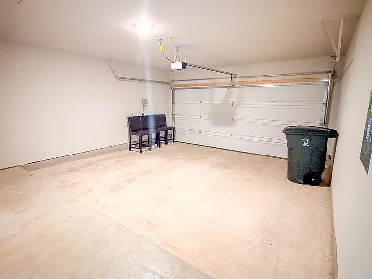 6401 Coneflower Dr — Photo 16