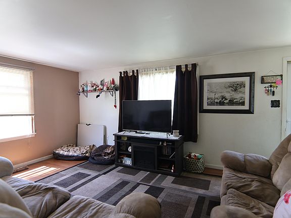 3rd image of 1239 Bouchard Ave