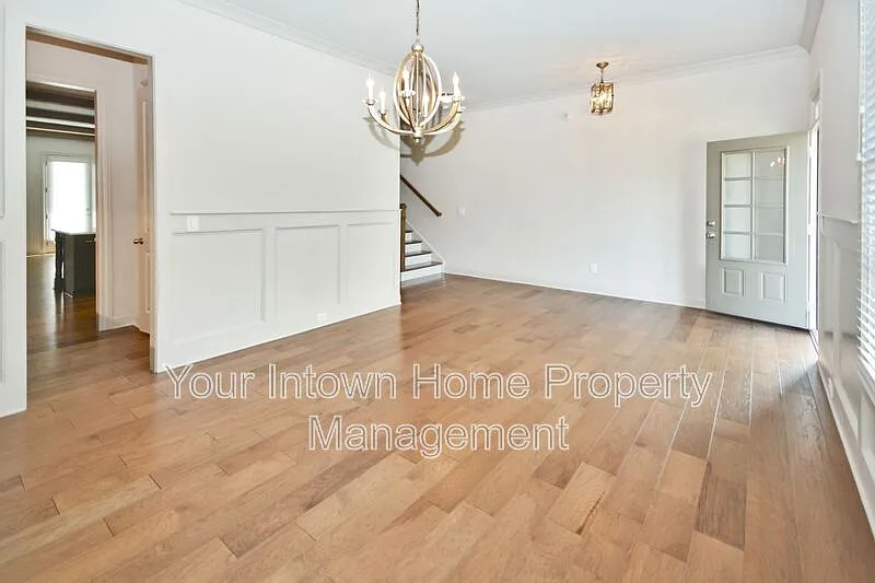 4 bed, 3.5 bath, 2626 sqft, $4,200 — Photo 3