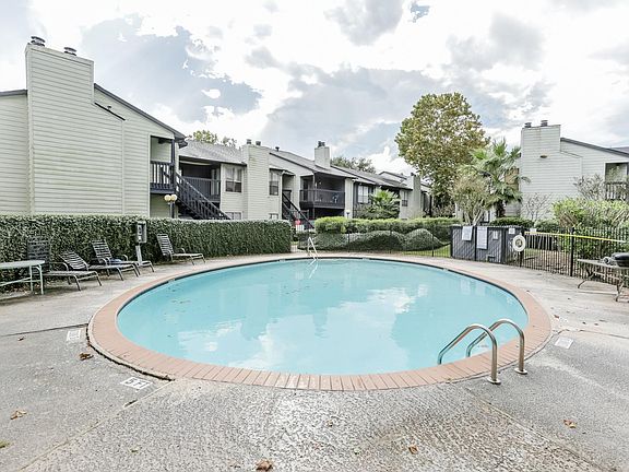 3rd image of 9009 Richmond Ave APT 403