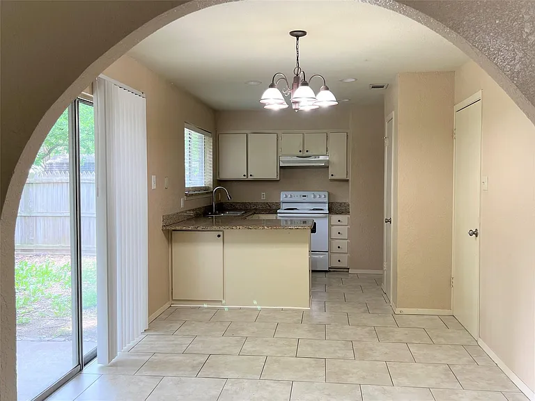2310 Dartmouth Dr — Photo 7