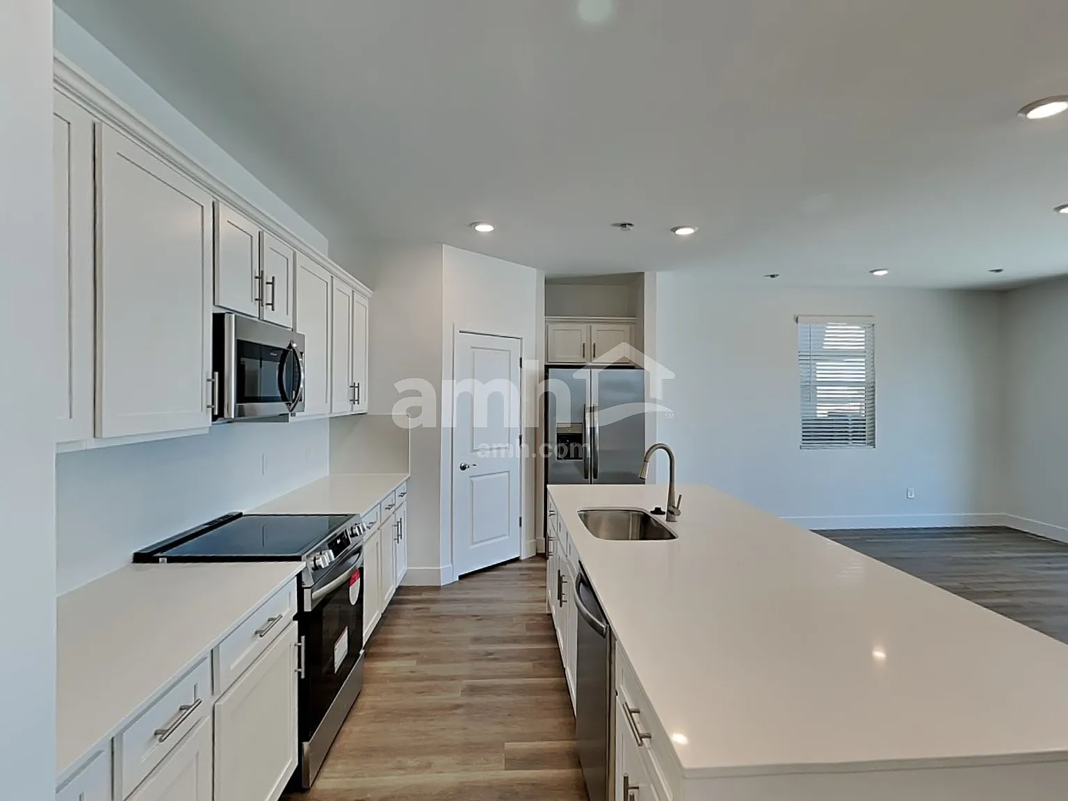 4 bed, 3.0 bath, 2239 sqft, $2,290 — Photo 4