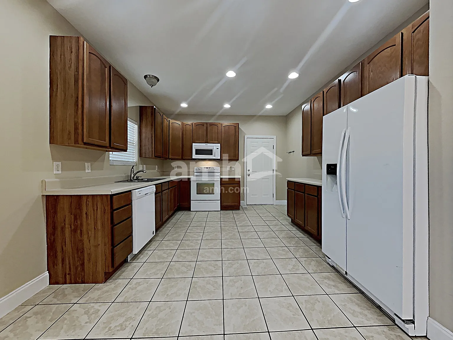 3 bed, 2.5 bath, 1864 sqft, $2,415 — Photo 4