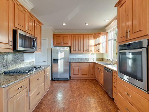 3rd image of 27 Pepperwood Way #27
