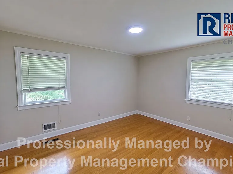 214 Huntington Rd — Photo 10
