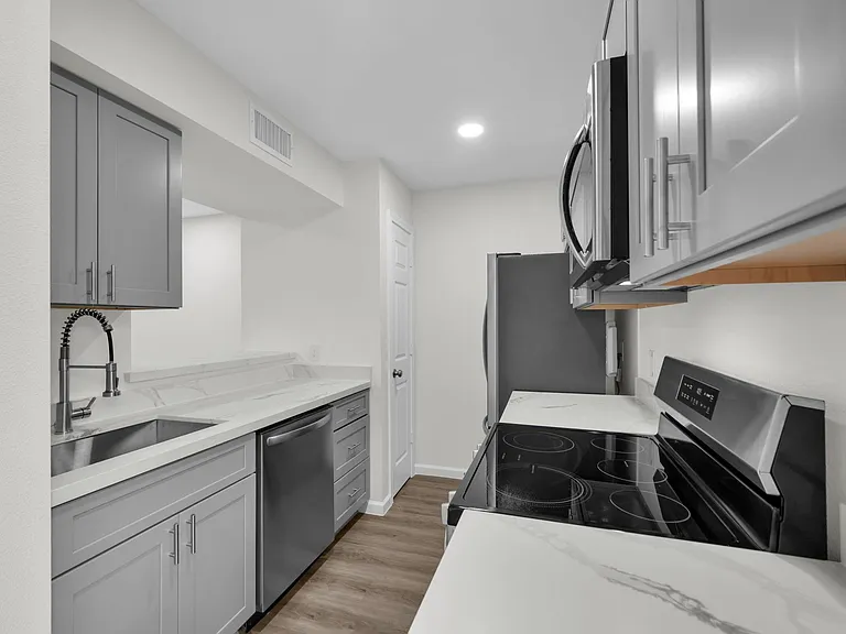 6111 Beverly Hill St #32 — Photo 5