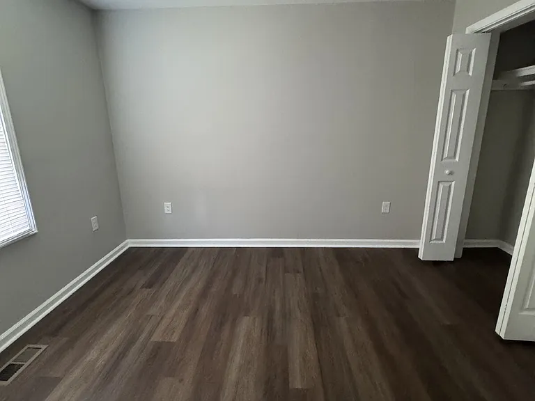 1754 Meadowbrook Ter #B — Photo 6