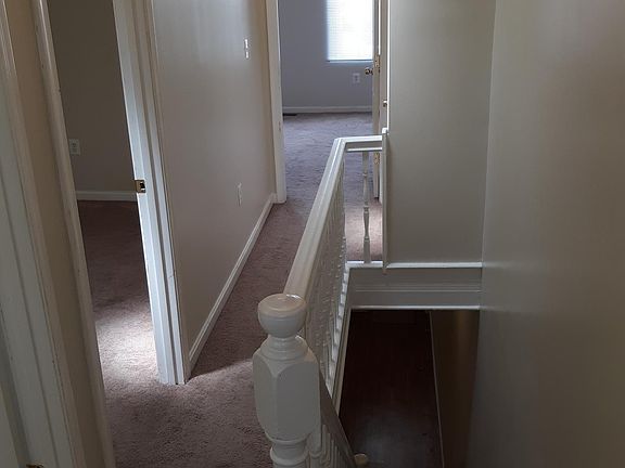 Upstairs Hallway Pic #1