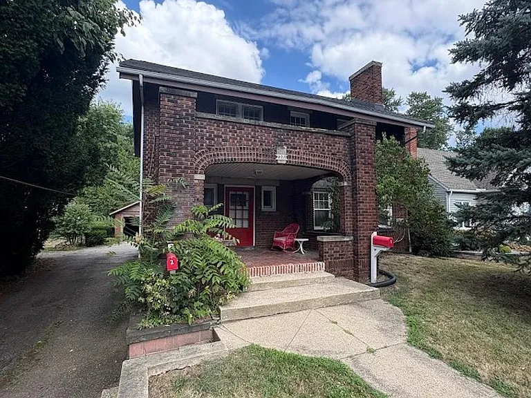 2281 E Market St — Photo 1