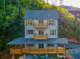 914 Crooked Ridge Rd, Gatlinburg, TN 37738