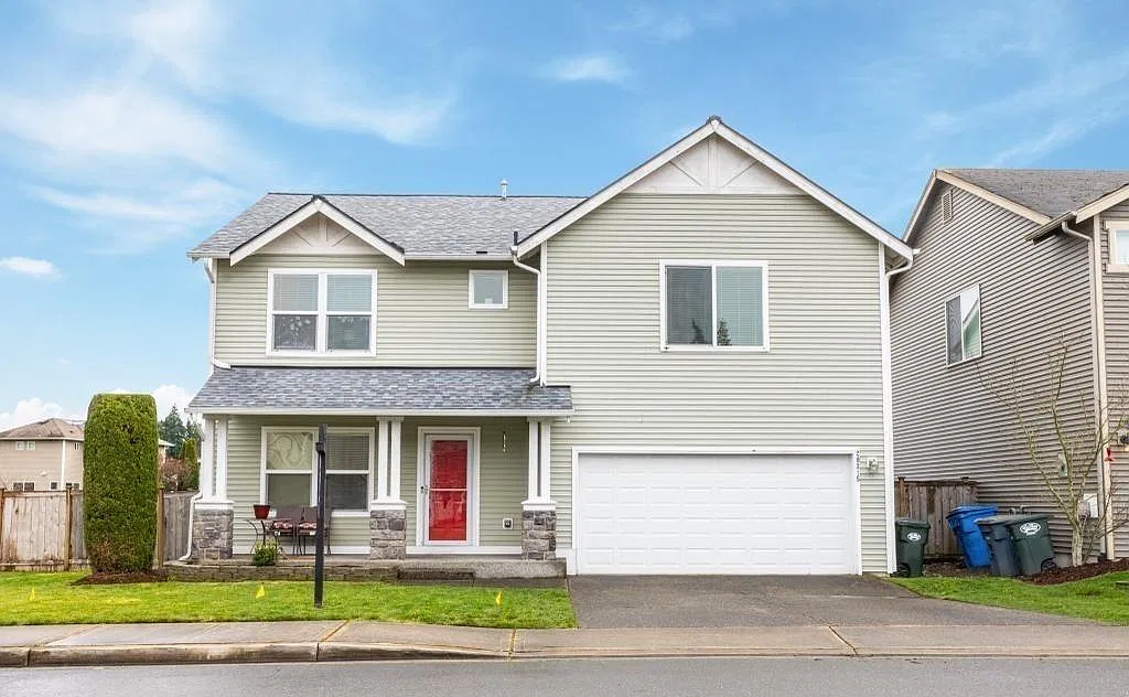 4 bed, 2.5 bath, 2303 sqft, $2,795 — Photo 1