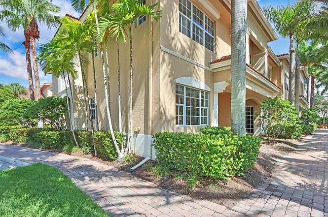 3 bed, 2.5 bath, 2220 sqft, $4,500 — Photo 3