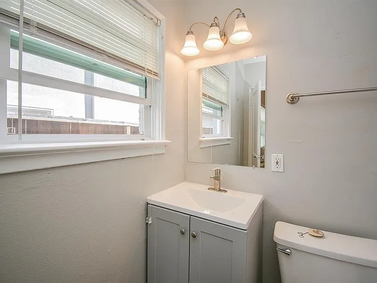 2718 Wroxton Rd #3 — Photo 19