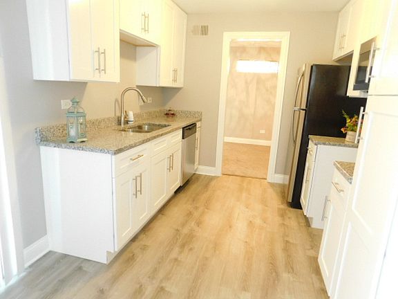 4th image of 863 E Carriage Ln Unit 7