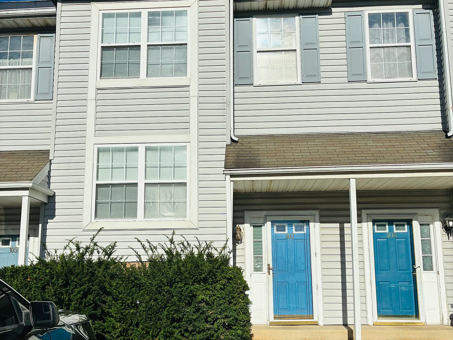 3 bed, $1,900 — Photo 1