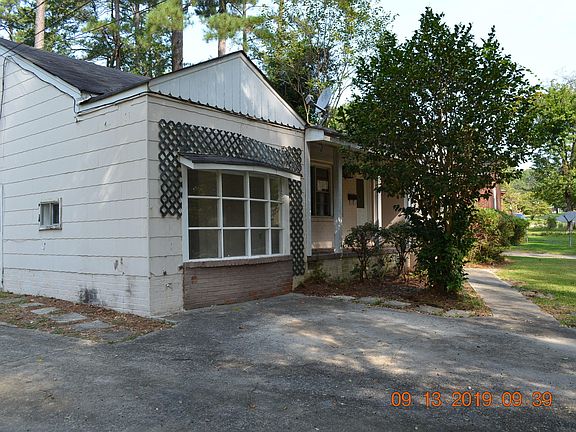 3rd image of 1143 Cypress Dr