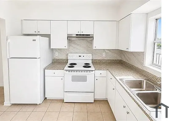 3701 SW 59th Ter #11 — Photo 3