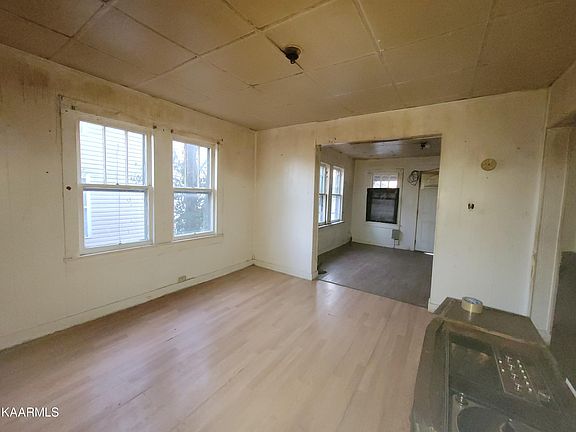4th image of 4208 McCalla Ave