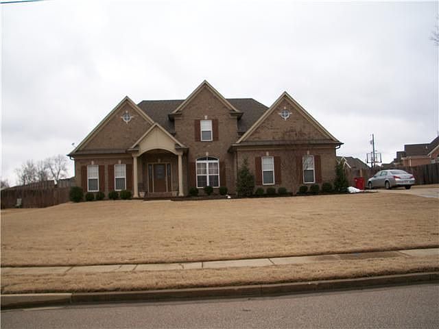 1st image of 218 Charleswood Dr