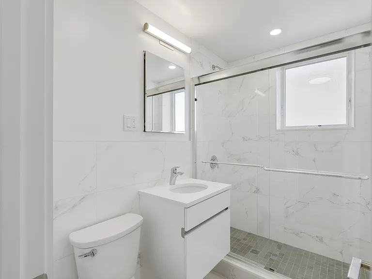Harbor House — Photo 9
