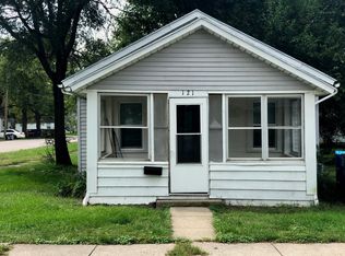 121 Douglas Ave, Dixon, IL 61021
