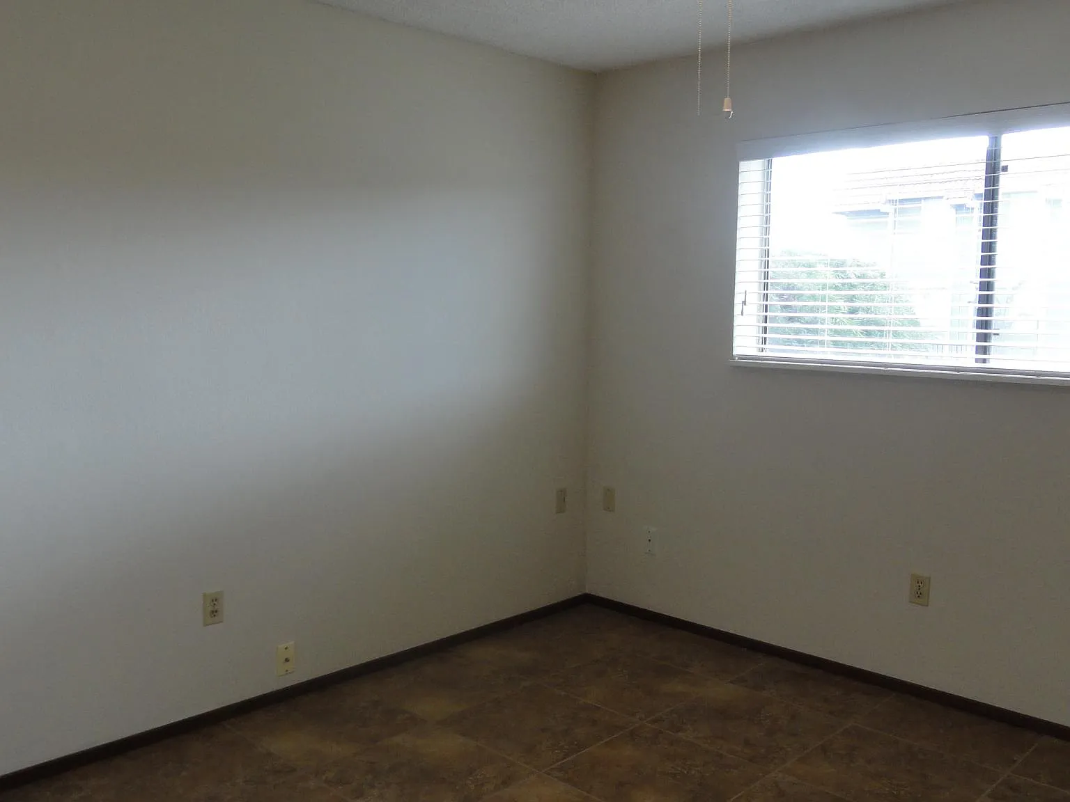 1377 McNary Cir — Photo 3