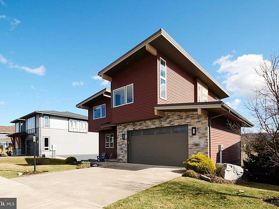 4th image of 146 Derek Dr
