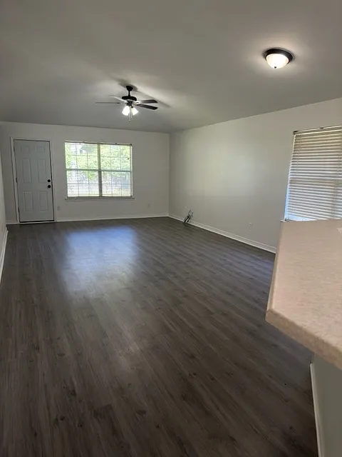 4 bed, 2.0 bath, 2050 sqft, $2,150 — Photo 2