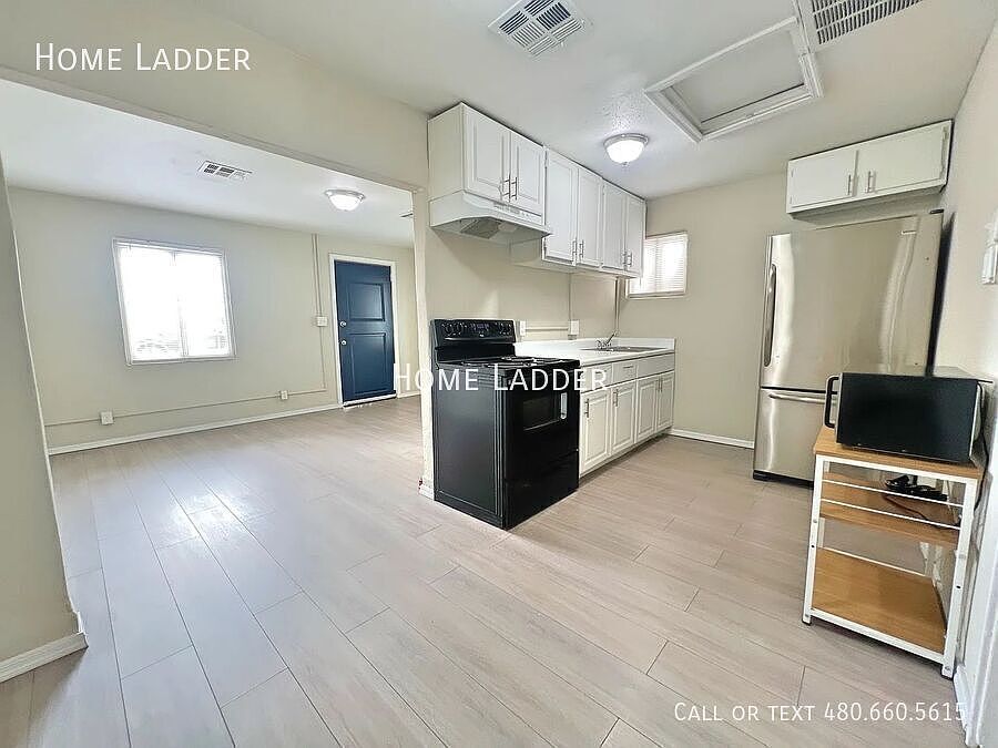1st image of 927 S 35th Ave APT 1