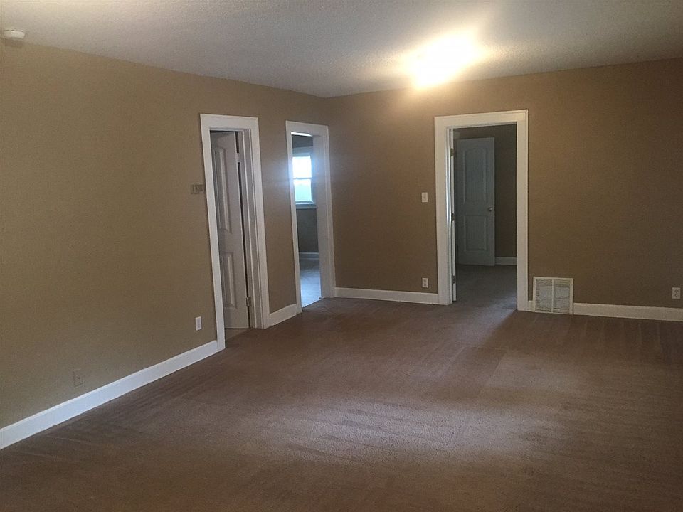 2nd image of 1004 S Laura St