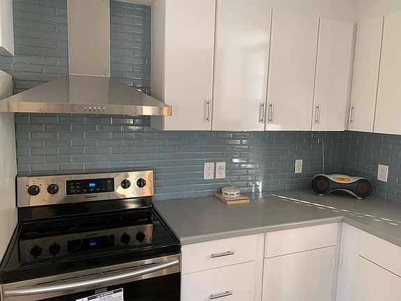 2nd image of 17 Fair St Floor 1