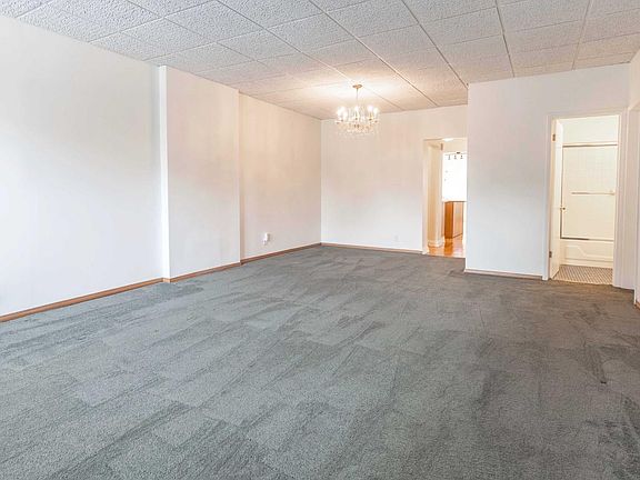 5th image of 2968 S Loomis St Unit 1