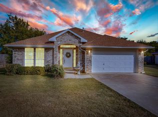 233 Roberts Dr, Saginaw, TX 76179