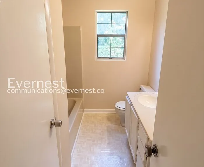 1710 Ichabod Ln #B — Photo 9