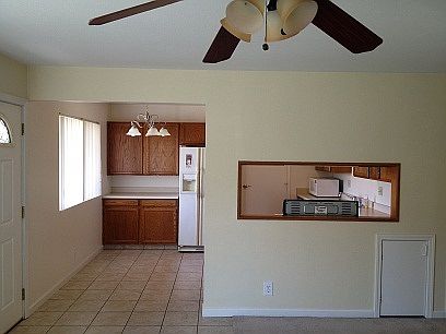 2nd image of 2007 Russell St