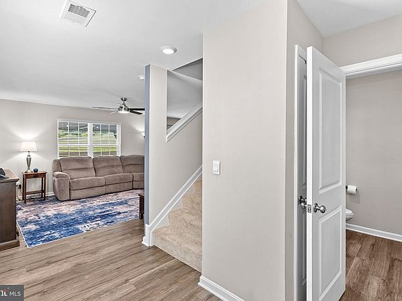 3rd image of 128 Centergate Dr